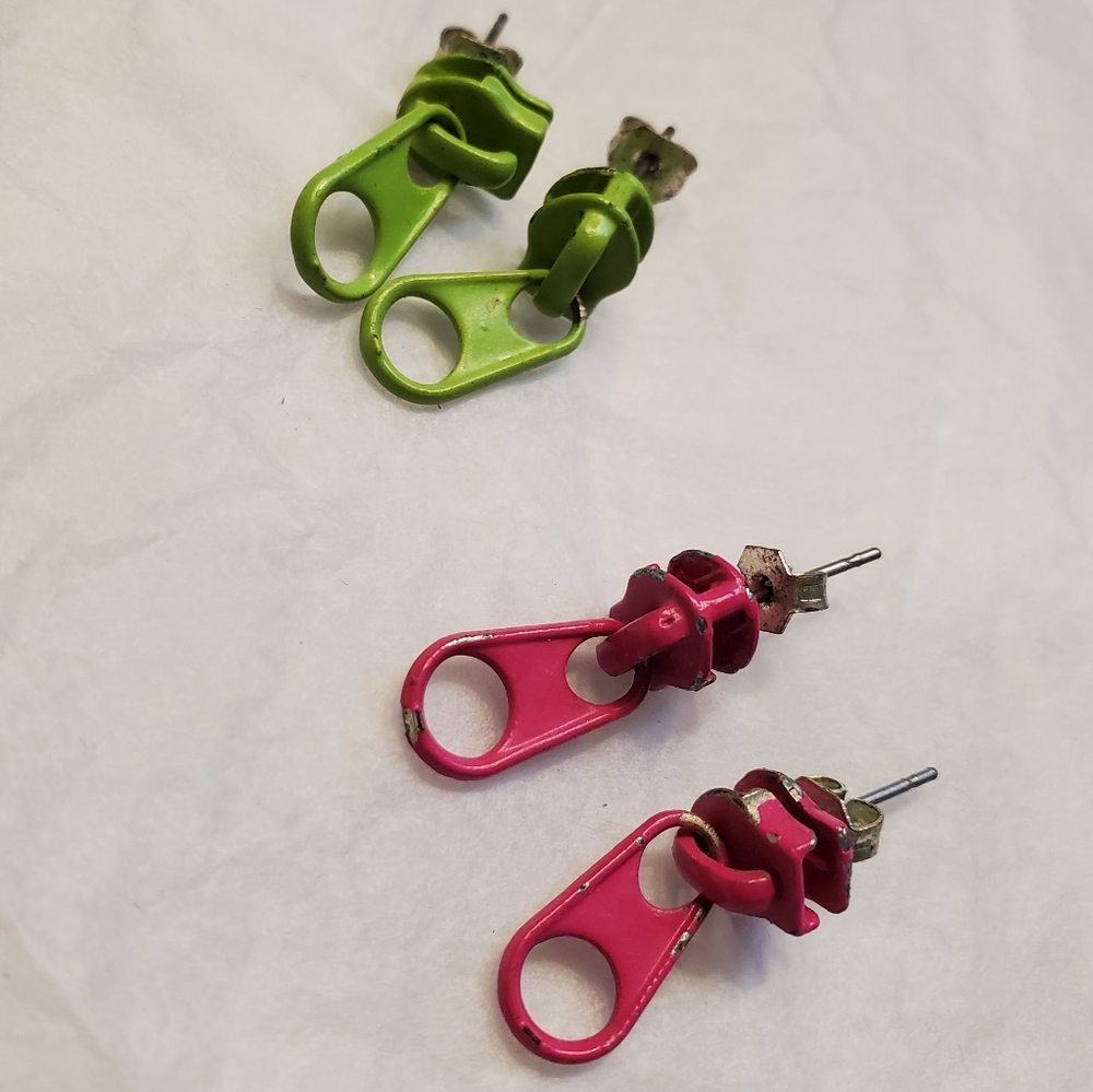 ⚡2/$10 2 pair zipper earrings.